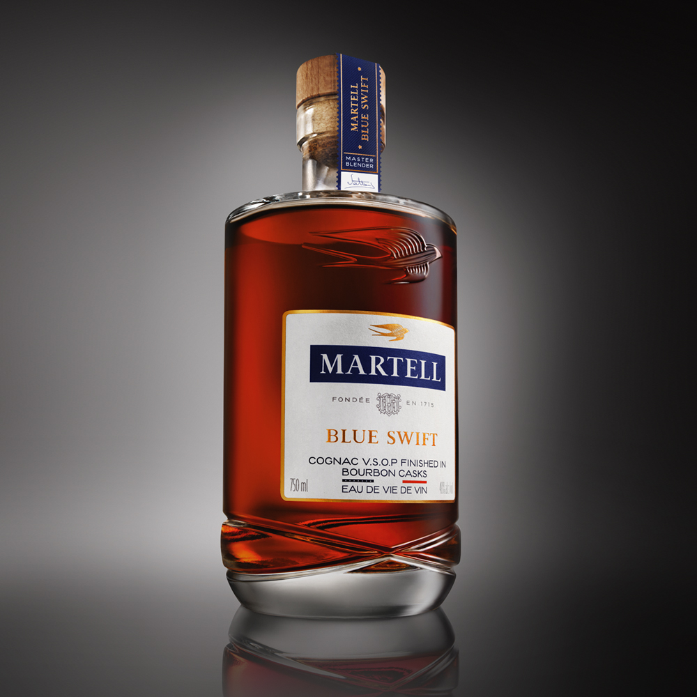 design_volume_graphisme_martell_blue_swift_bourbon_cognac_bouteille_luxe_pascal-riviere_2024